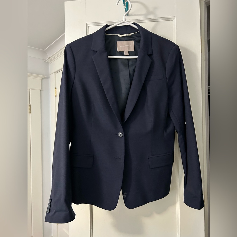 Women’s Classic Banana Republic Navy wool blend blazer - size 14